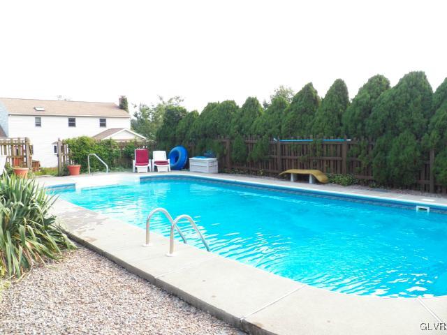 566 Long Lane Road Walnutport, PA 18088 - Photo 10 of 29 Gallery Image 10