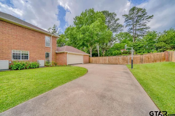 $489,000 | 113 Oak Isle Drive, Longview, TX 75605