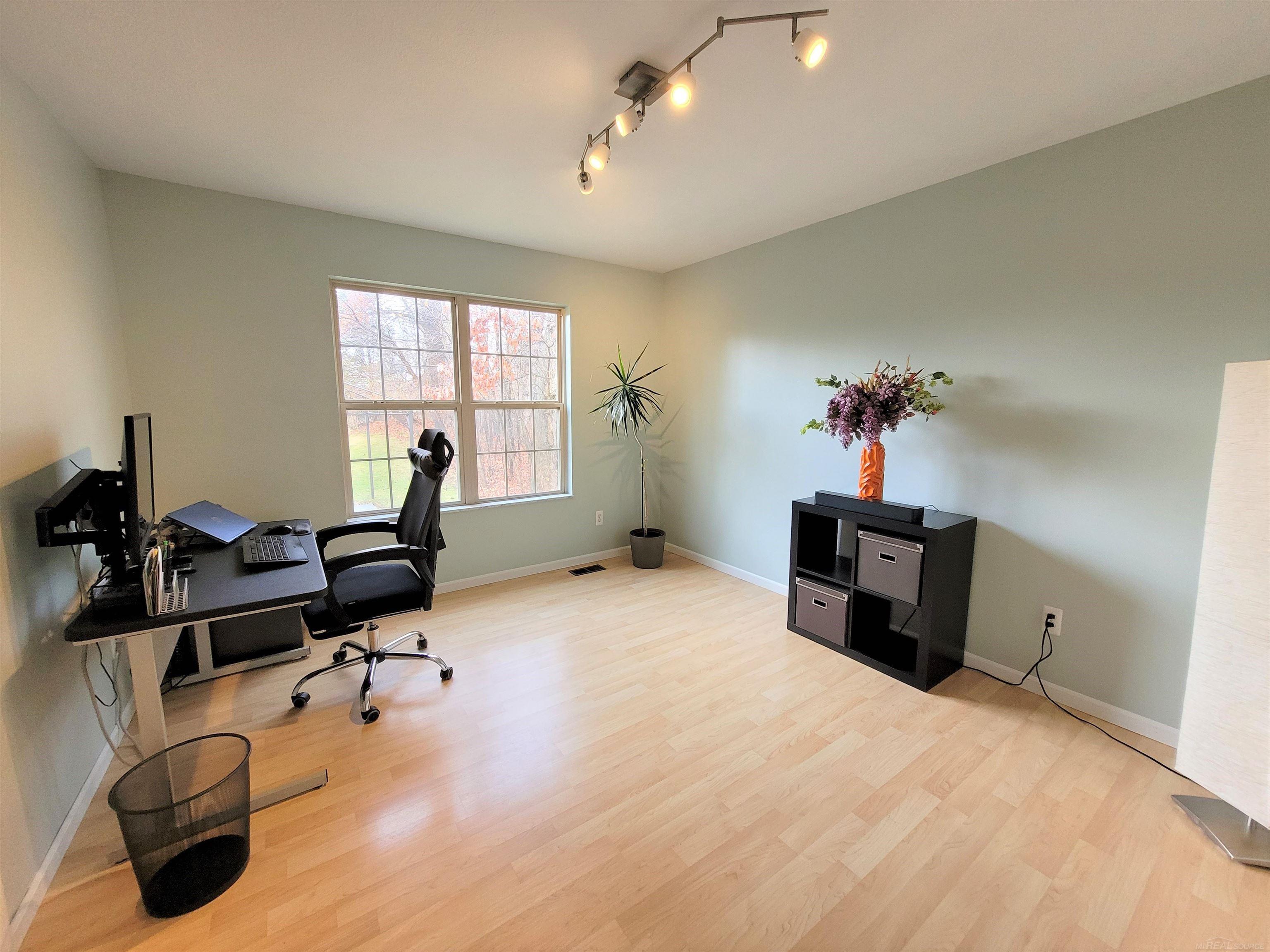10854 Culver Road Brighton, MI 48114 - Photo 10 of 30 50114487-9.JPG