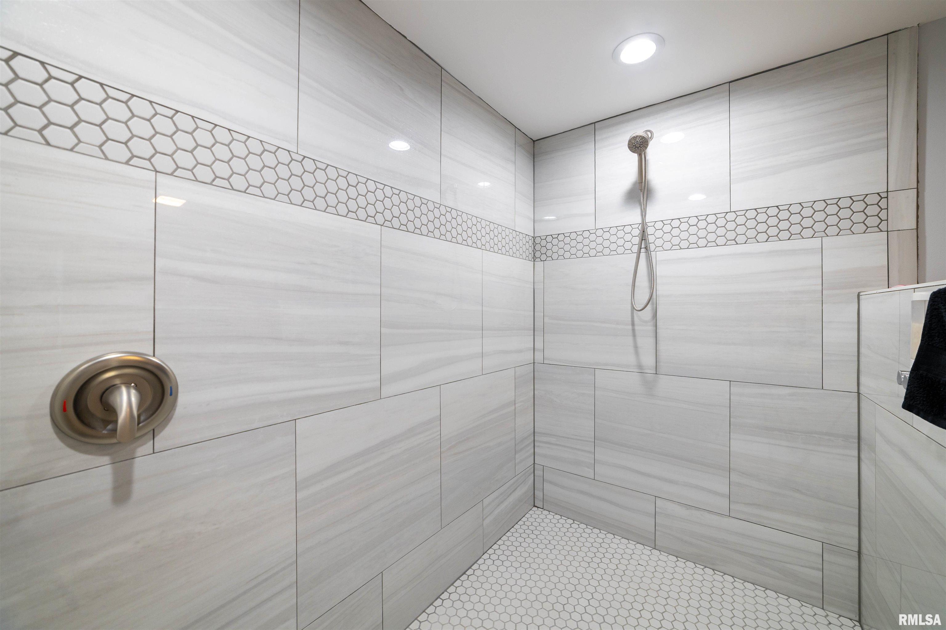 1006 Abbey Ridge Court Quincy, IL 62305 - Photo 25 of 45