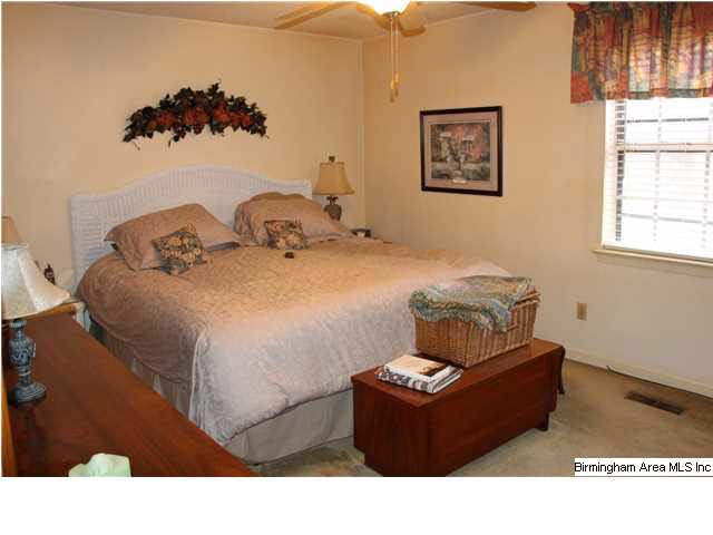 129 Hickory Street Alabaster, AL 35114 - Photo 17 of 29