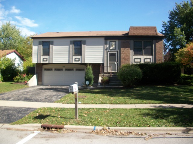 360 North Pinecrest Road Bolingbrook, IL 60440 - Photo 1 of 19