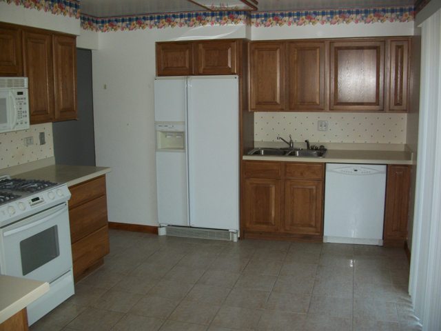 360 North Pinecrest Road Bolingbrook, IL 60440 - Photo 4 of 19