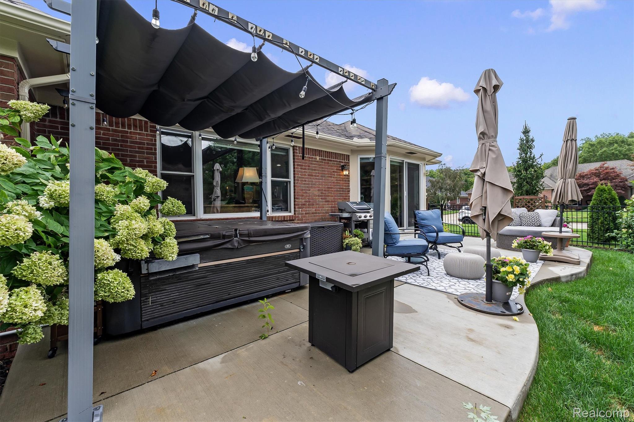 22702 Brantingham Road Macomb, MI 48044 - Photo 26 of 30 PATIO