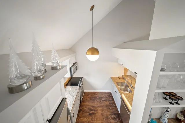 $890,000 | 8 East Birch Road, Unit 103, Stratton, VT 05360