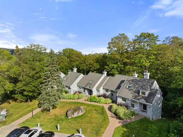 $890,000 | 8 East Birch Road, Unit 103, Stratton, VT 05360