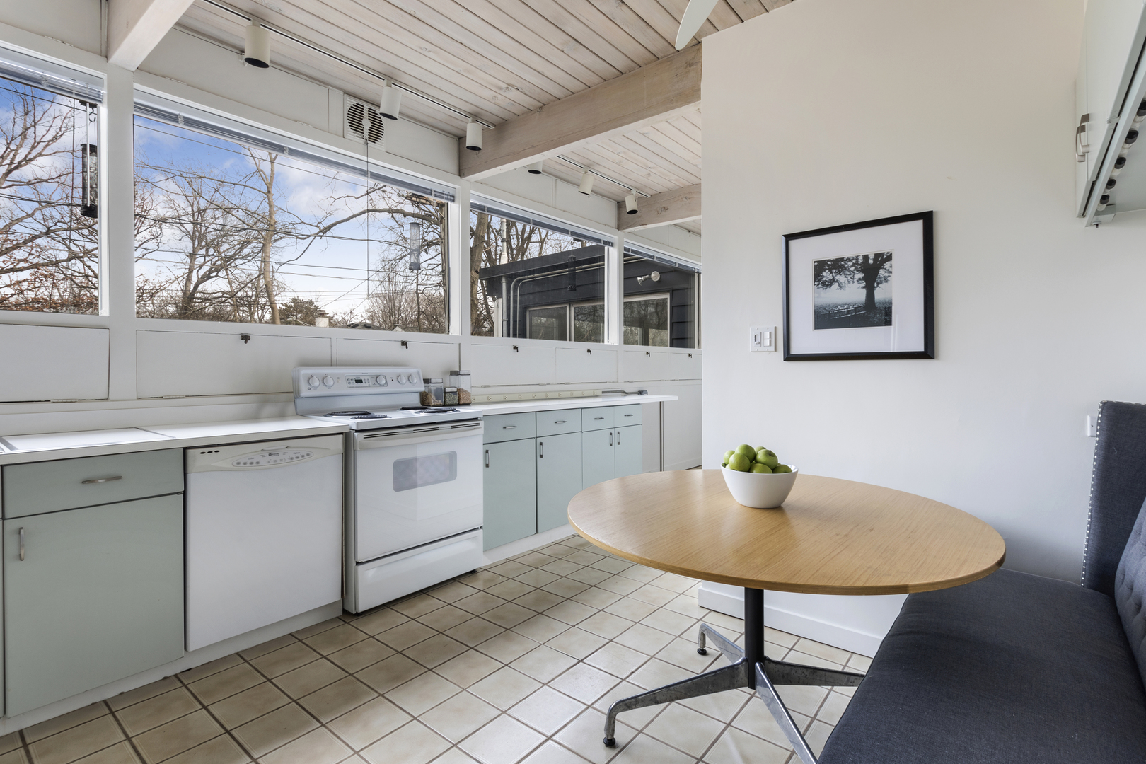 335 Park Place Glencoe, IL 60022 - Photo 7 of 19