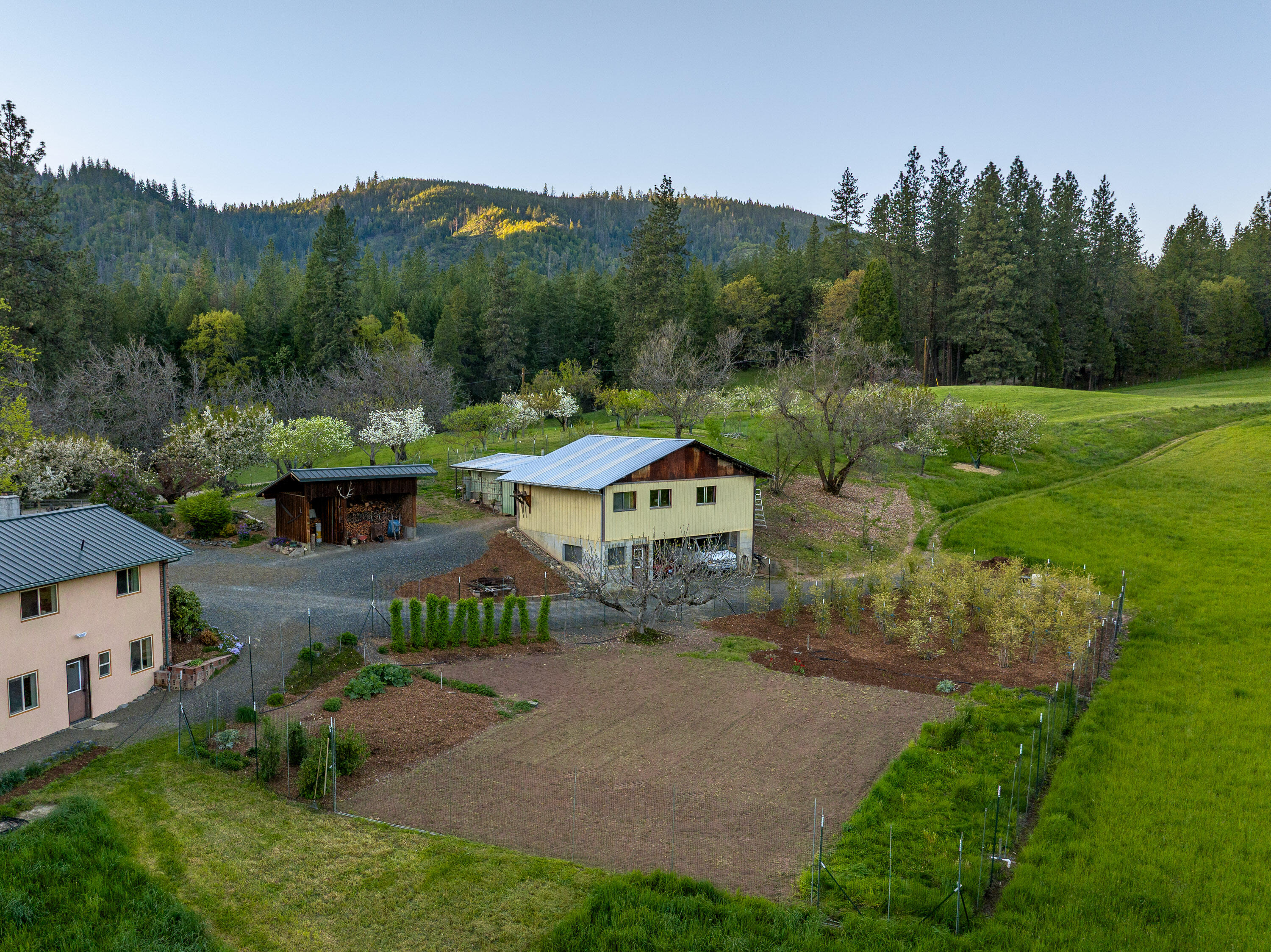 12310 Ramsey Road Gold Hill, OR 97525 - Photo 8 of 73 016