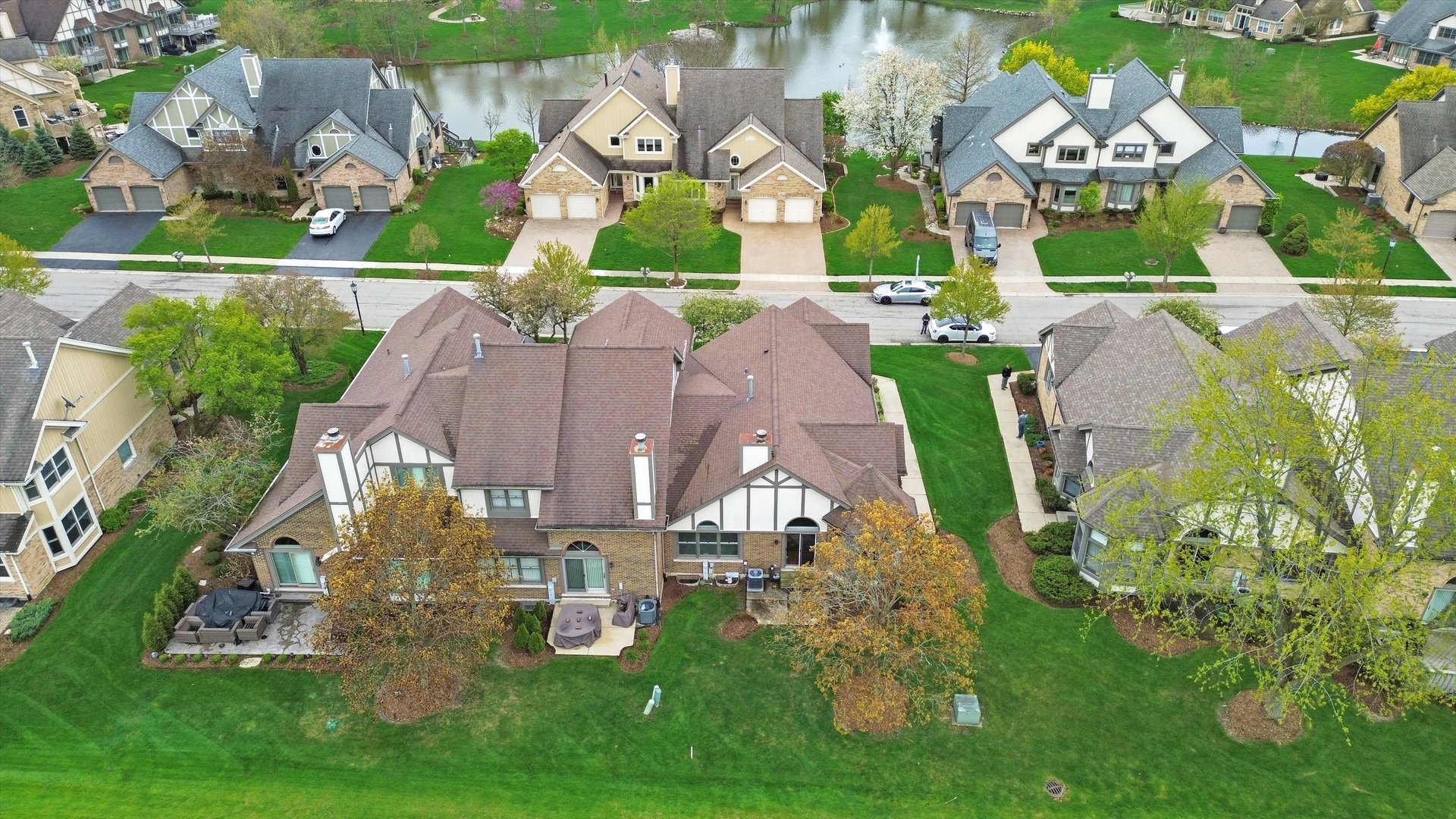 10620 Golf Road Orland Park, IL 60462 - Photo 40 of 42 an aerial view of a house