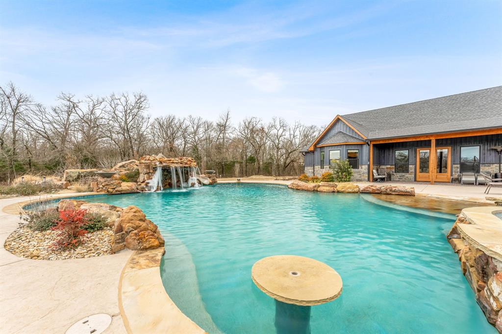 239 32507th Road Paris, TX 75460 - Photo 22 of 40 Swimming pool with a patio