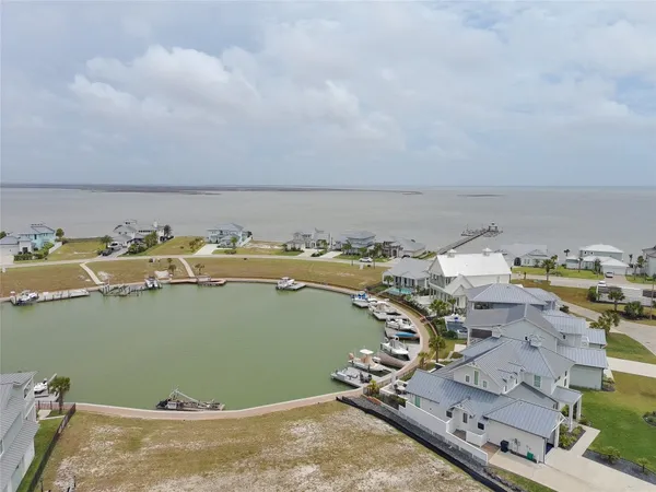 $325,000 | 122 Bismarck Lane, Rockport, TX 78382