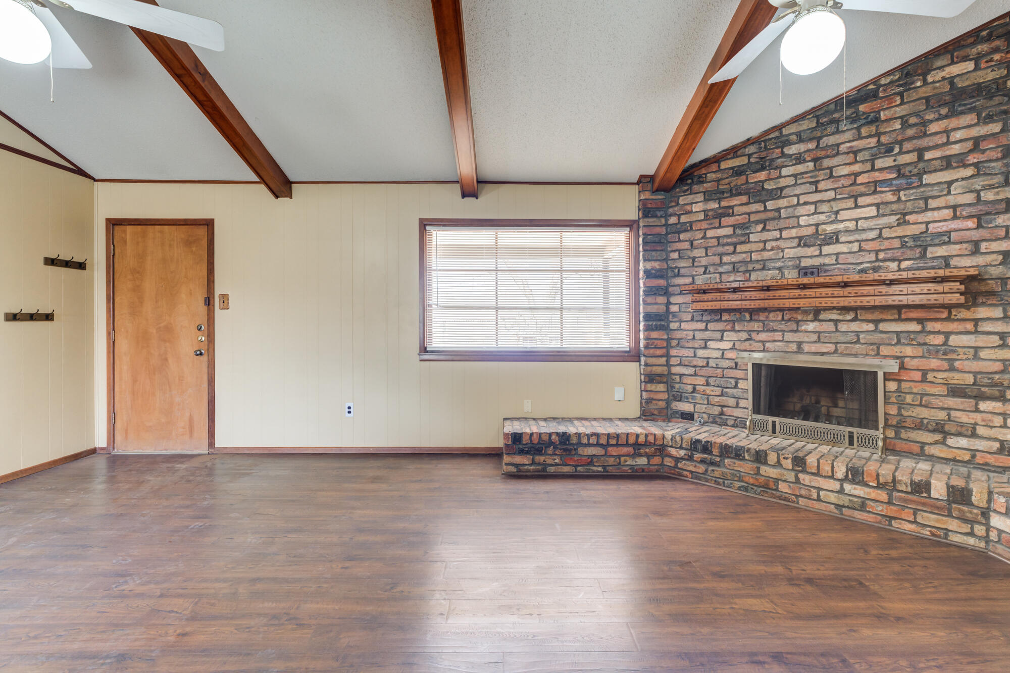 4816 8th Street Lubbock, TX 79416 - Photo 23 of 46 4816-8th-St_Lubbock-TX_27_Living-Room