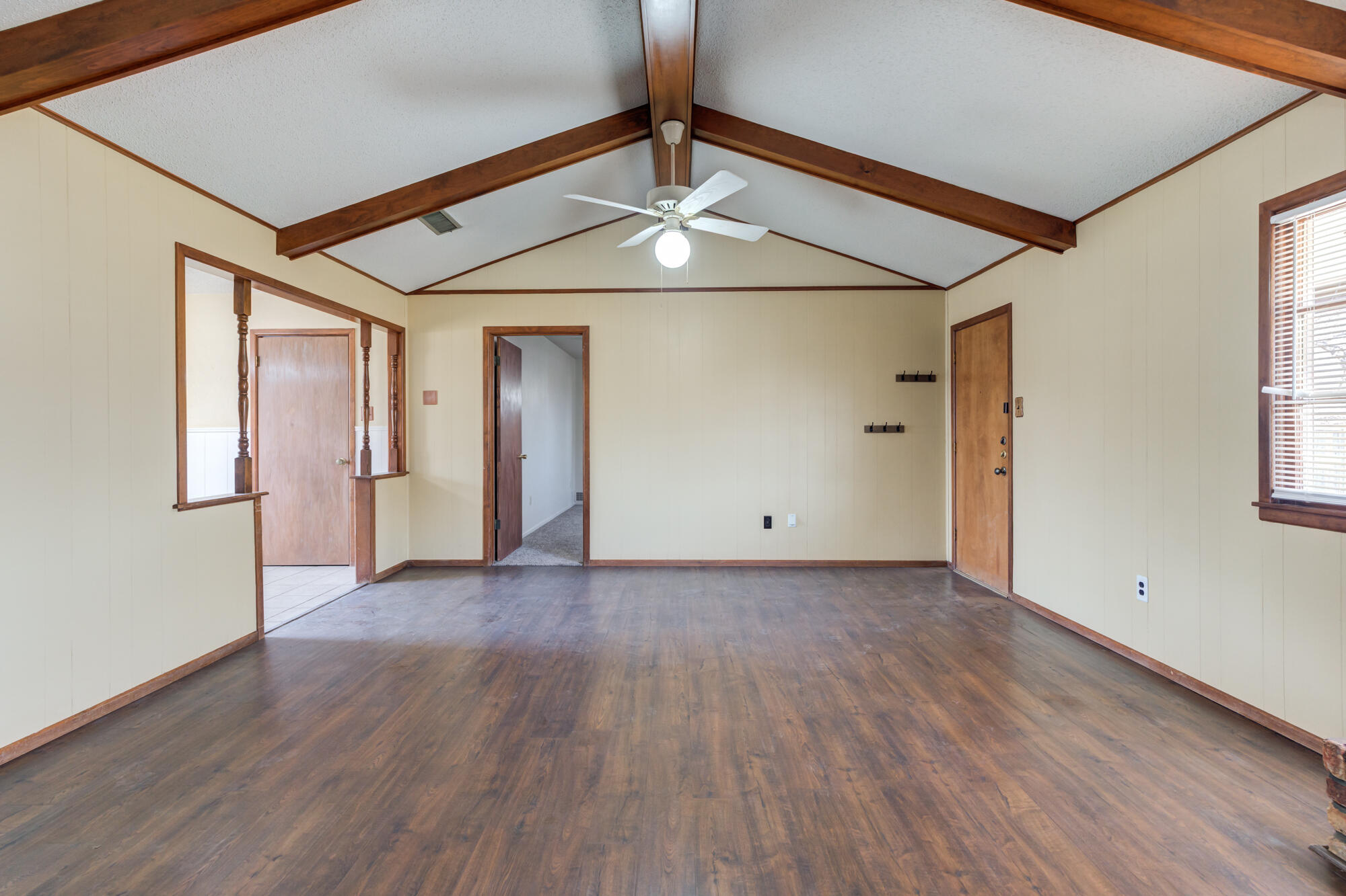 4816 8th Street Lubbock, TX 79416 - Photo 26 of 46 4816-8th-St_Lubbock-TX_30_Living-Room
