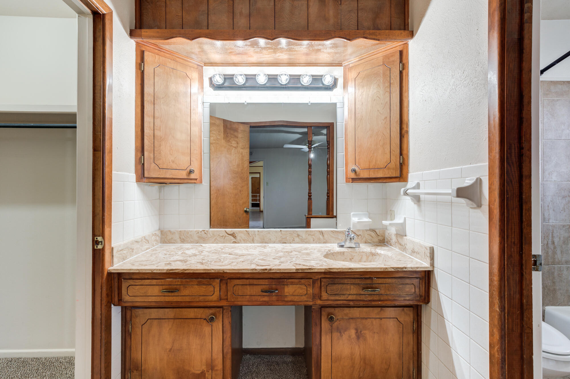 4816 8th Street Lubbock, TX 79416 - Photo 32 of 46 4816-8th-St_Lubbock-TX_37_Primary-Bathro