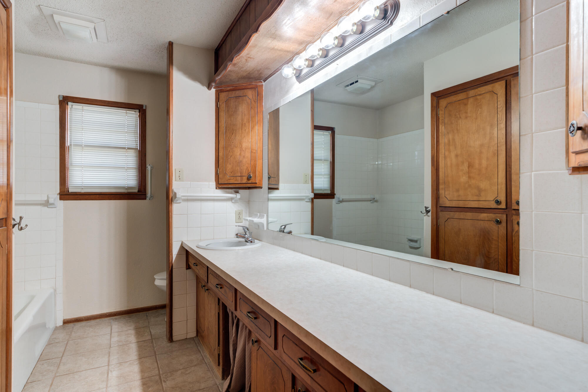 4816 8th Street Lubbock, TX 79416 - Photo 35 of 46 4816-8th-St_Lubbock-TX_7_Bathroom-2