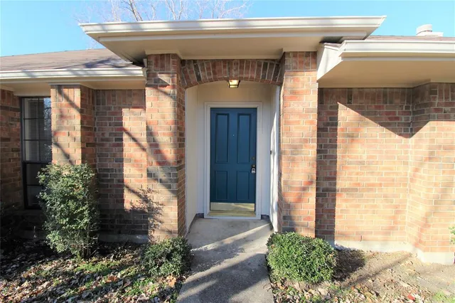 $1,850 | 2309 Lakeshore Lane, Rowlett, TX 75088