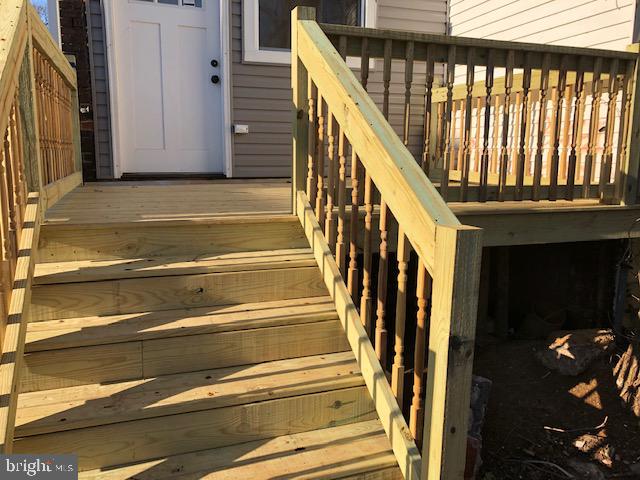 328 Rutherford Avenue Trenton, NJ 08618 - Photo 10 of 23 New stairs and deck