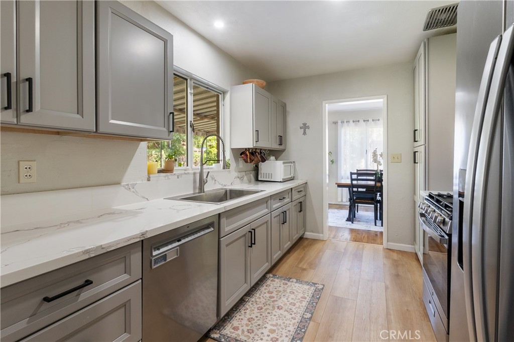 4715 Oakwood Place Riverside, CA 92506 - Photo 15 of 36