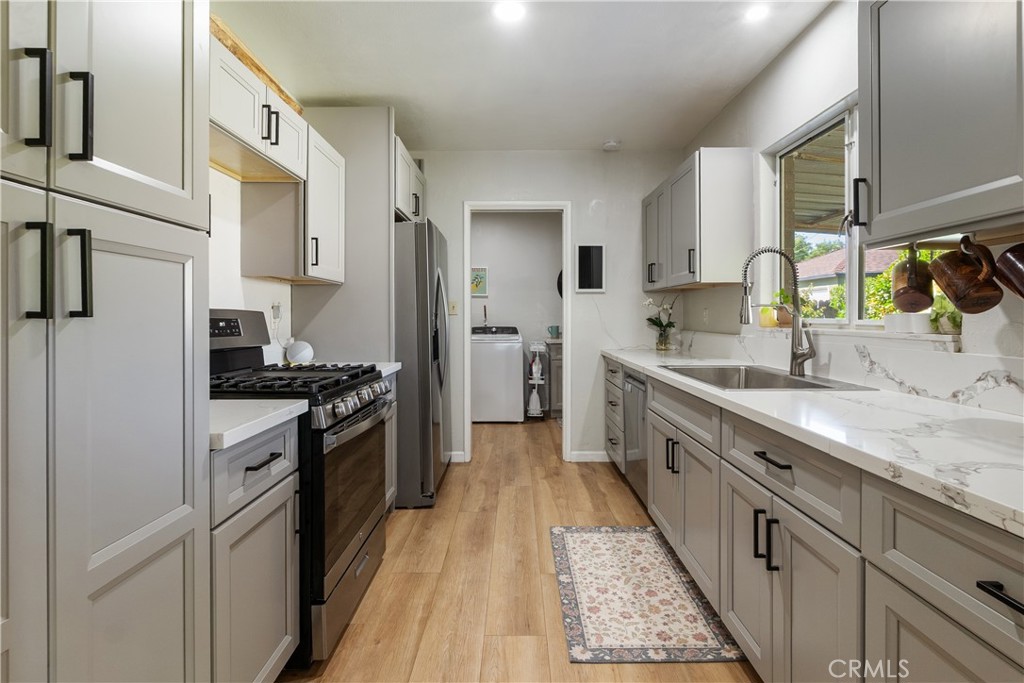 4715 Oakwood Place Riverside, CA 92506 - Photo 16 of 36
