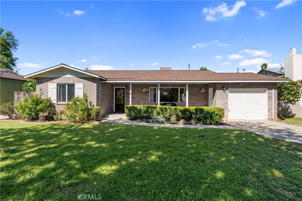 4715 Oakwood Place Riverside, CA 92506 - Photo 2 of 36