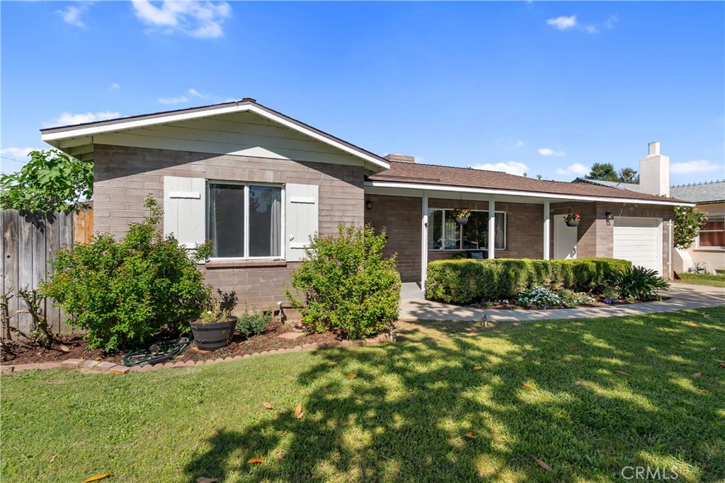 4715 Oakwood Place Riverside, CA 92506 - Photo 4 of 36