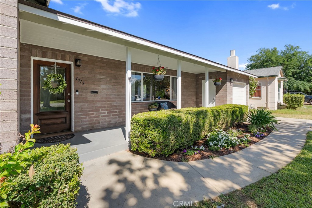 4715 Oakwood Place Riverside, CA 92506 - Photo 5 of 36