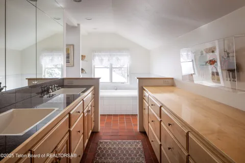 $6,500,000 | 1050 Blue Dun Lane, Wilson, WY 83014