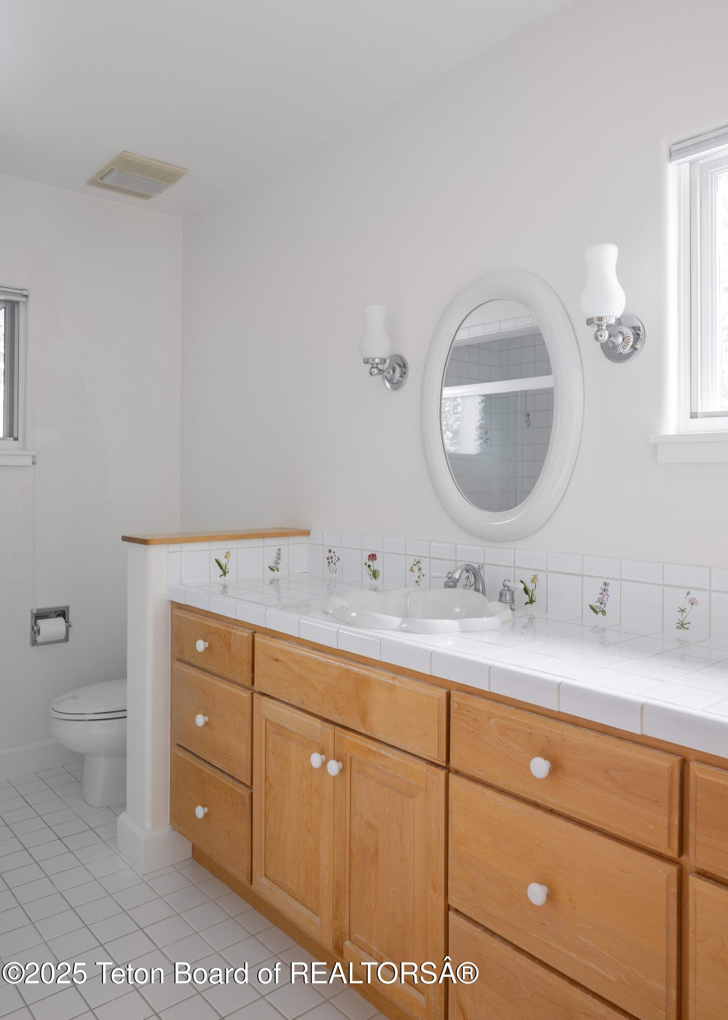 1050 Blue Dun Lane Wilson, WY 83014 - Photo 20 of 27 Guest Bathroom 2