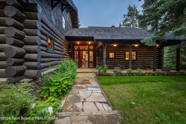 $6,500,000 | 1050 Blue Dun Lane, Wilson, WY 83014
