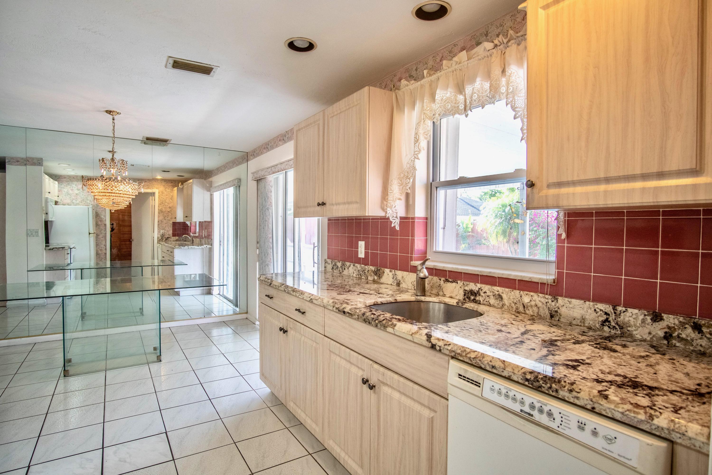 22 Van Road Jupiter, FL 33469 - Photo 8 of 20 Granite Countertops