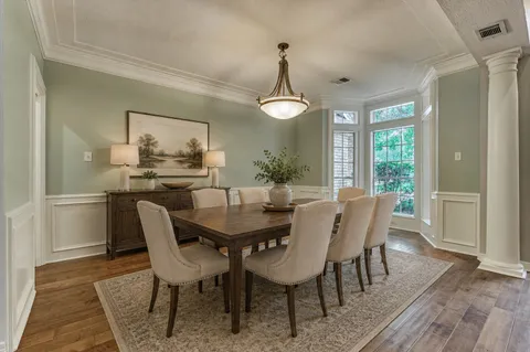 $1,100,000 | 168 West Shadowpoint Circle, The Woodlands, TX 77381