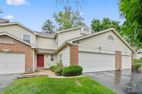 $199,900 | 12107 Autumn Lakes Drive, Maryland Heights, MO 63043