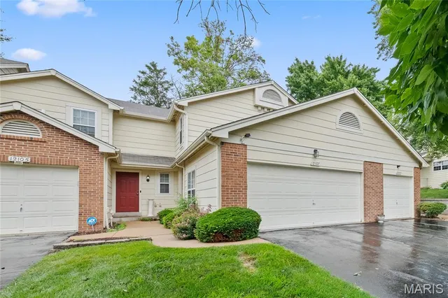 $209,900 | 12107 Autumn Lakes Drive, Maryland Heights, MO 63043