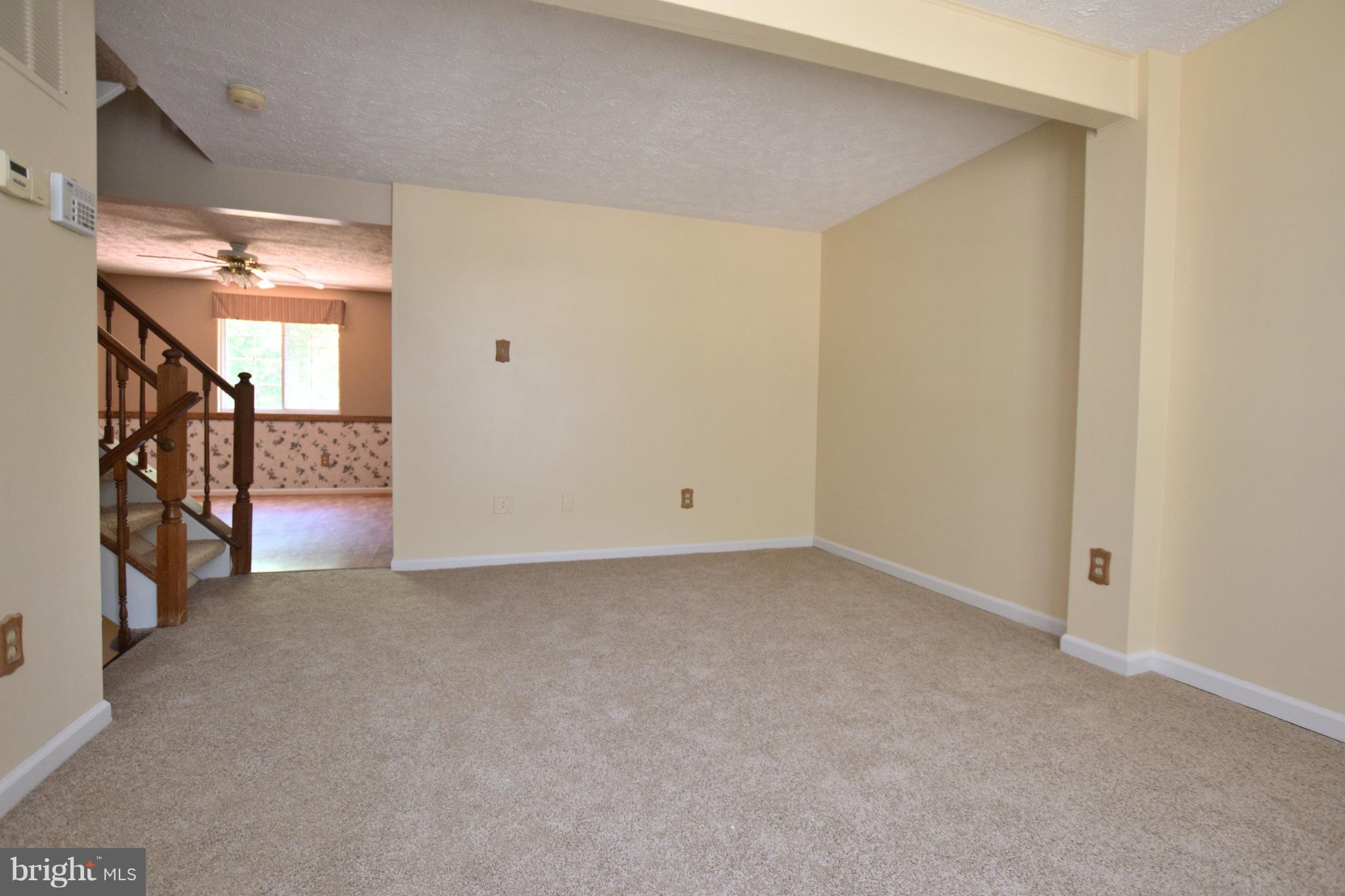 7575 Aspenpark Road Lorton, VA 22079 - Photo 5 of 20 Living Room