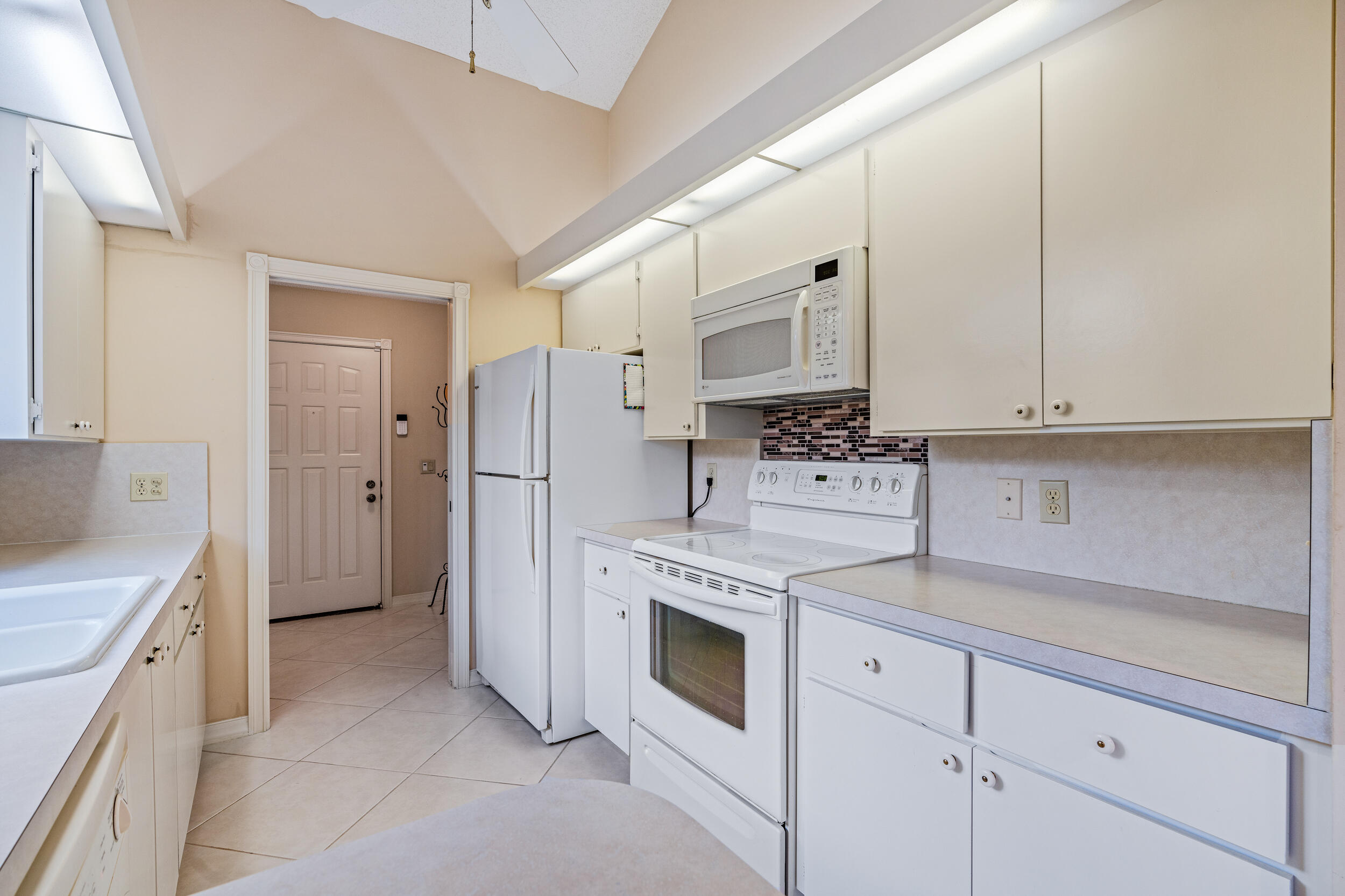 302 River Edge Road Jupiter, FL 33477 - Photo 8 of 24 302 River Edge Rd-8