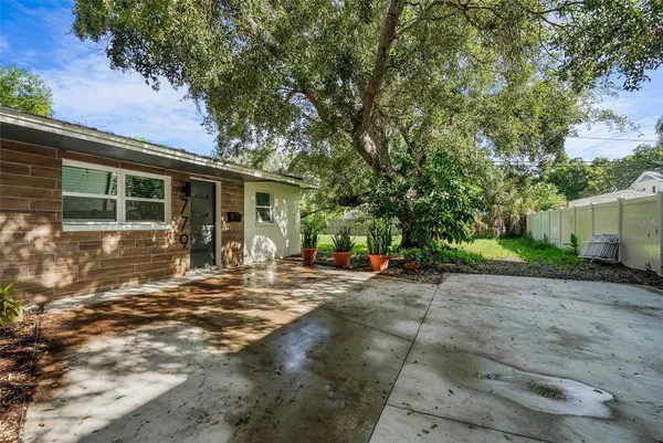 $2,500 | 779 12th Avenue North, St. Petersburg, FL 33701