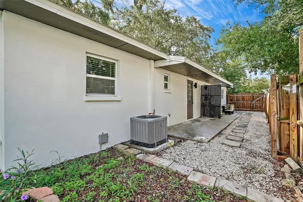 $2,500 | 779 12th Avenue North, St. Petersburg, FL 33701