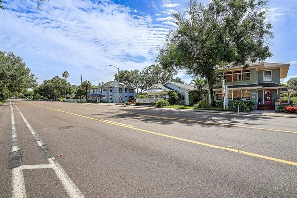 $2,500 | 779 12th Avenue North, St. Petersburg, FL 33701