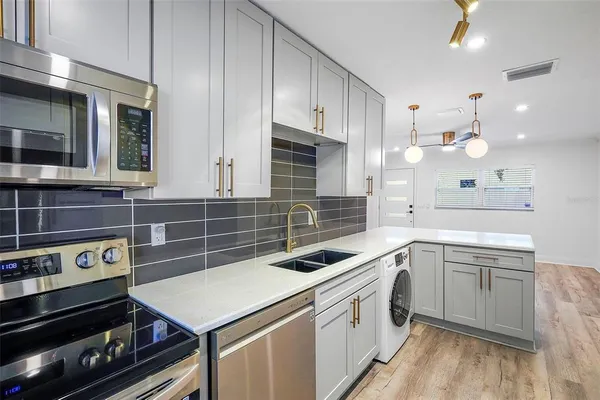 $2,500 | 779 12th Avenue North, St. Petersburg, FL 33701