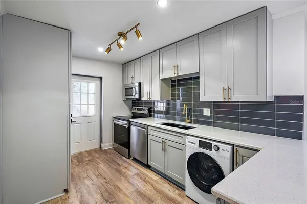 $2,500 | 779 12th Avenue North, St. Petersburg, FL 33701