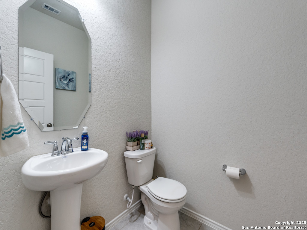9000 Curling Post Schertz, TX 78154 - Photo 6 of 23 a bathroom with a sink toilet and a mirror