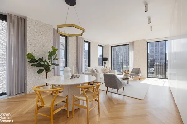 $2,100,000 | 16 West 40th Street, Unit 21D | Bryant Park