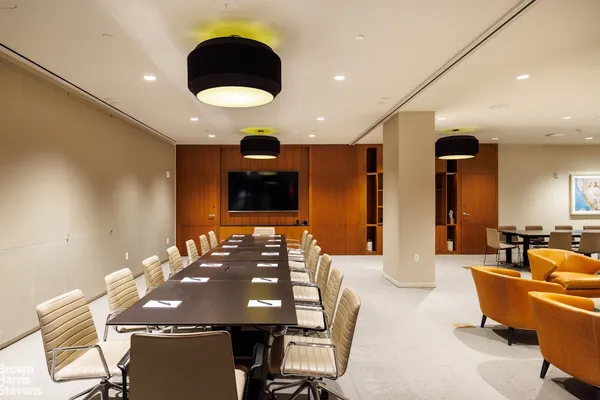 $2,100,000 | 16 West 40th Street, Unit 21D | Bryant Park