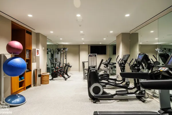 $2,100,000 | 16 West 40th Street, Unit 21D | Bryant Park
