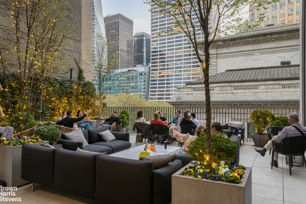 $2,100,000 | 16 West 40th Street, Unit 21D | Bryant Park