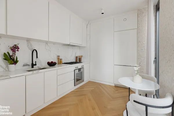 $2,100,000 | 16 West 40th Street, Unit 21D | Bryant Park