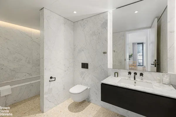 $2,100,000 | 16 West 40th Street, Unit 21D | Bryant Park