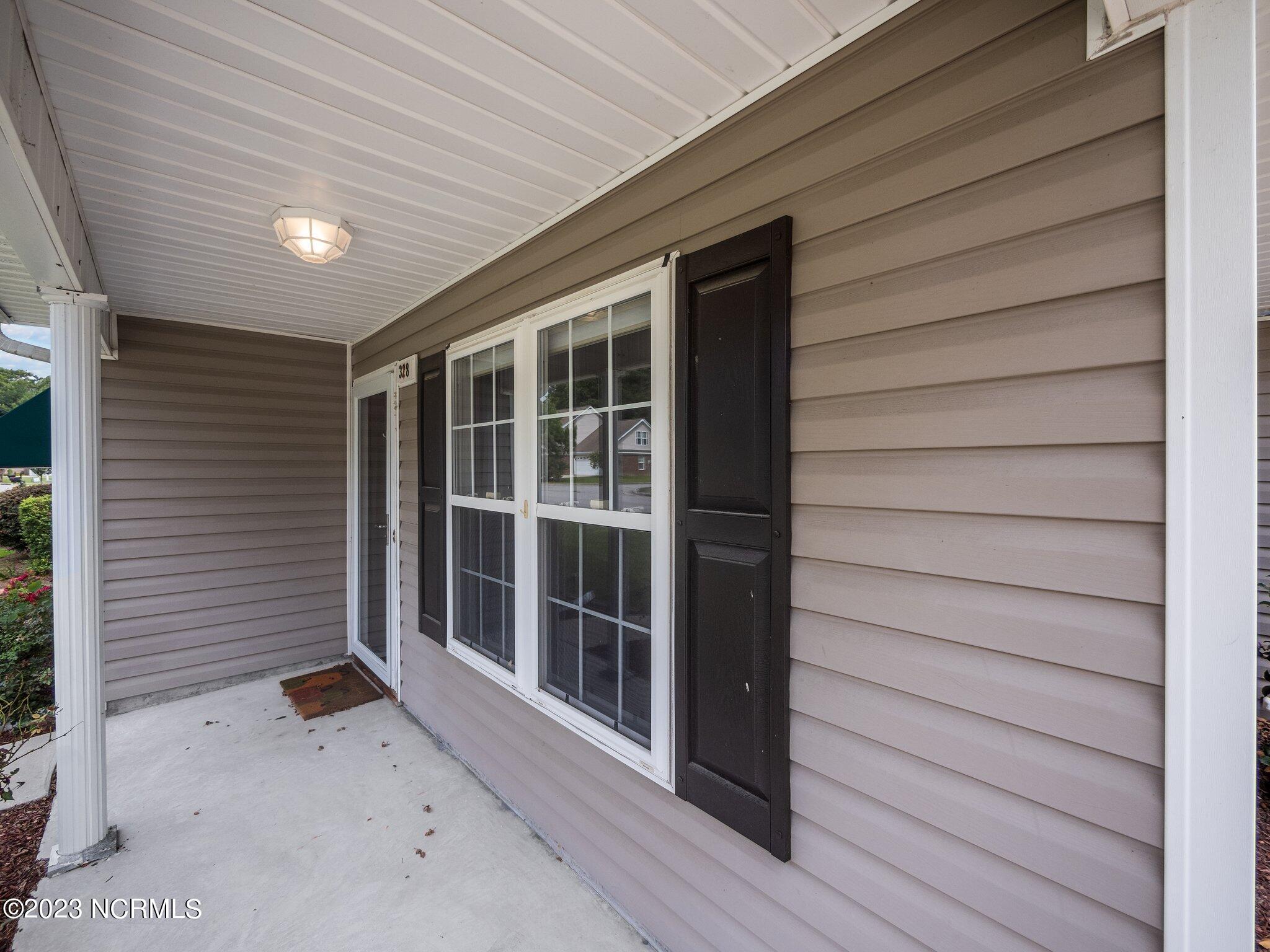 328 Neuchatel Road New Bern, NC 28562 - Photo 4 of 52 4-web-or-mls-P8108807