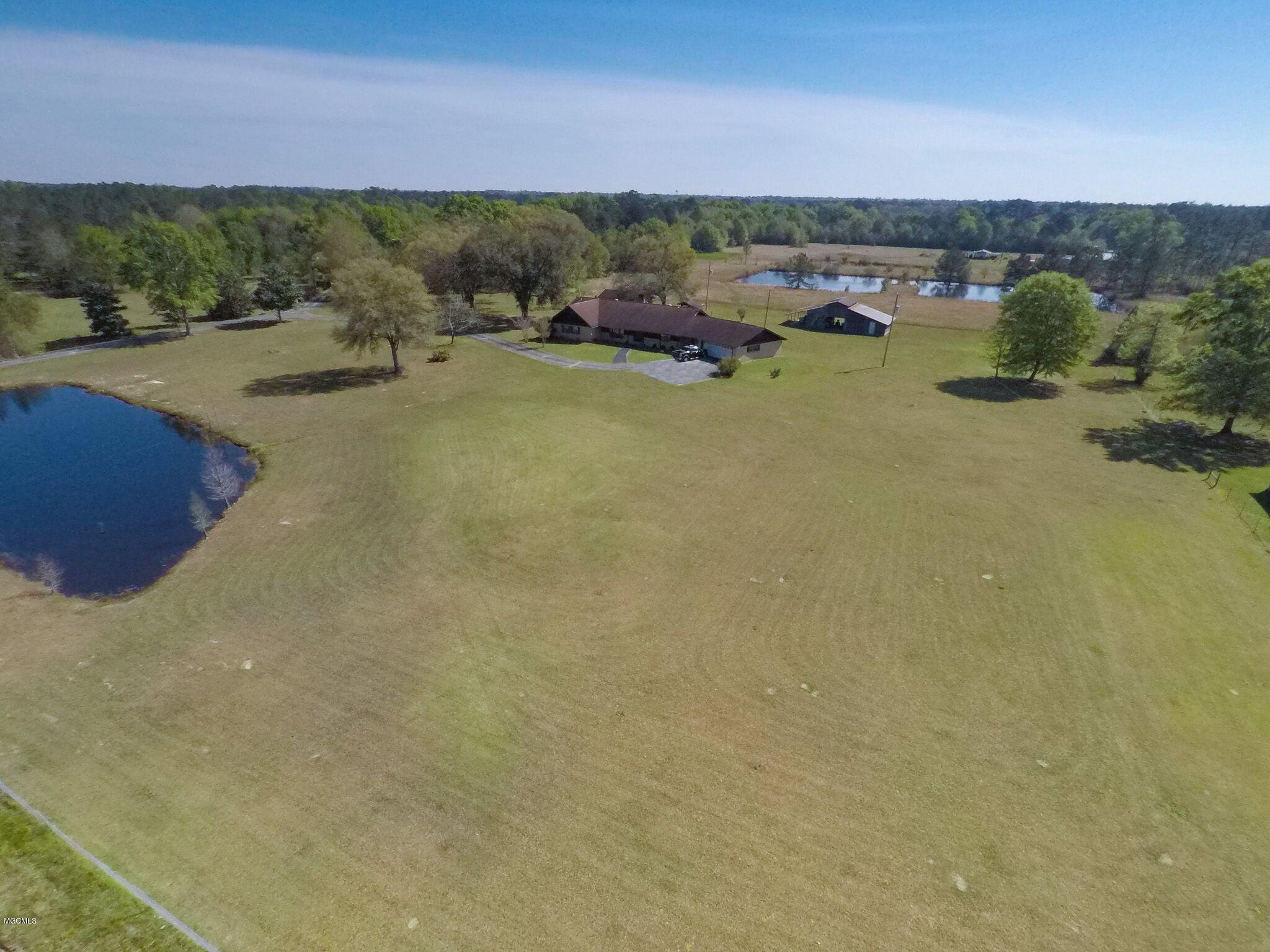 76 Rayburn Road Carriere, MS 39426 - Photo 2 of 29 4OQl3JLW