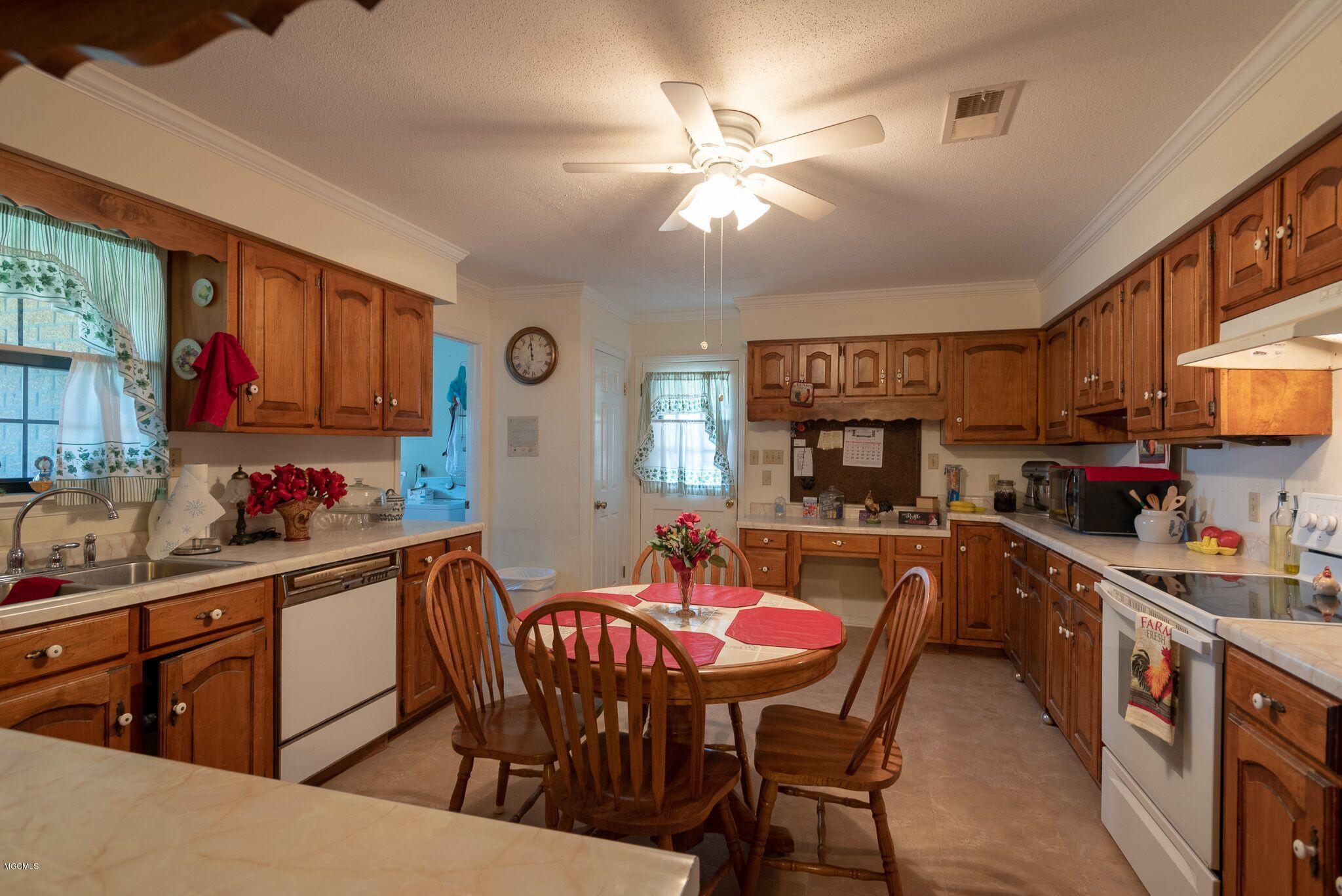 76 Rayburn Road Carriere, MS 39426 - Photo 4 of 29 KITCHEN